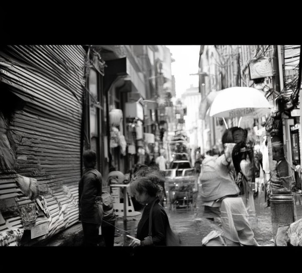 商贸城一号楼,敬酒服务员——酒桌间的坚守与温情 商贸城一号楼,敬酒服务员——酒桌间的坚守与温情